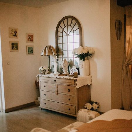 Chez Geraldine Bed & Breakfast Montels  Bagian luar foto
